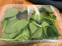 Olasz fali gyík a zöldséges pultban